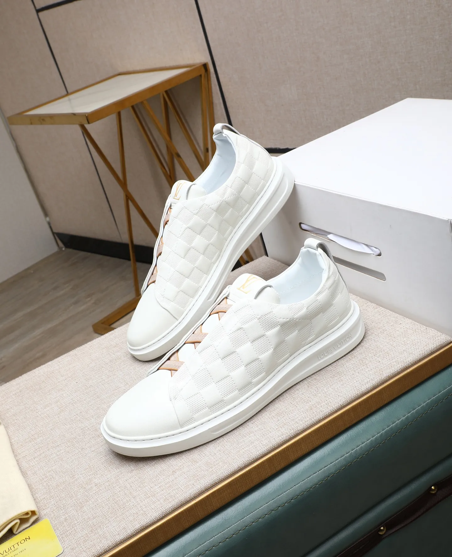 Men's shoes 💰460 【LOUIS VUITTON】Louis Vuitton 2 new products 👟Milan fashion show style 🇰🇾🇰🇾LV family logo, celebrity style, a must-have for fashionistas ⚠️Imported materials ➕Cow leather ➕Breathable leather lining ➕Special outsole 👞Number 38-44 (45 46 custom-made)